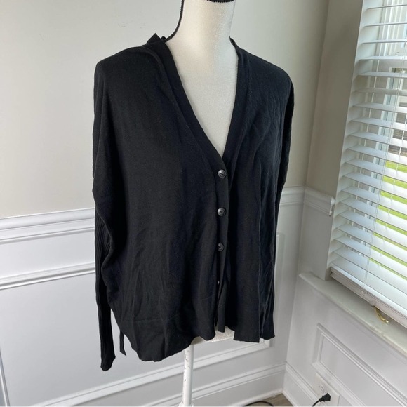 ATM‎ raglan sleeves black ribbed button front sweater cardigan size medium - Picture 1 of 4